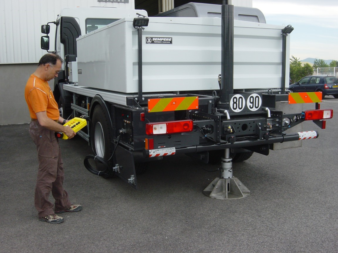 Camion "Gotechnique" rpondant aux Normes : Essais de Dflexion :  NF P 98 - 200 - 2