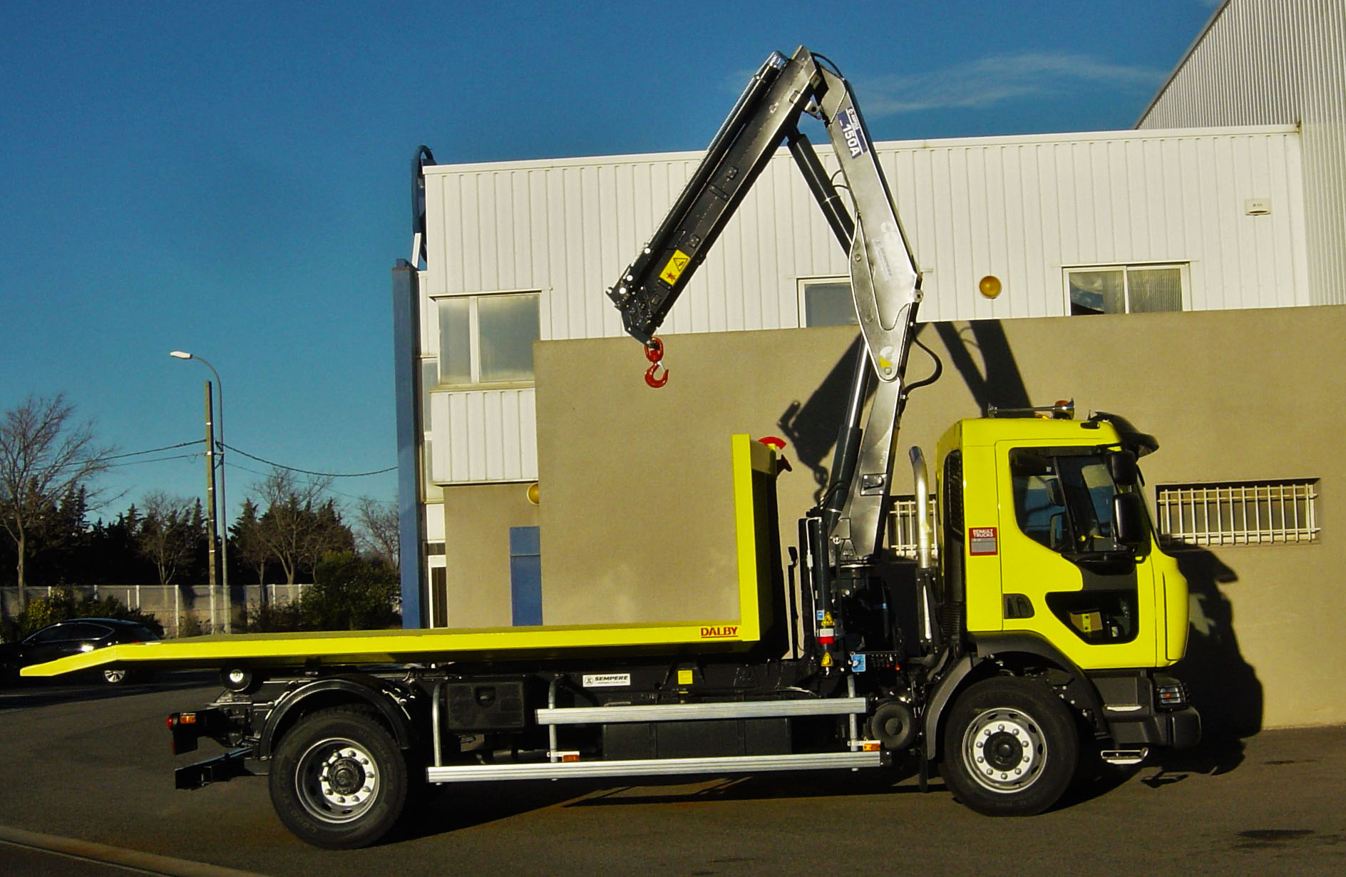 Ampliroll avec "Plateau nu" + pans coupés AR, Grue "Dos Cabine" sur Renault 19 Tonnes
